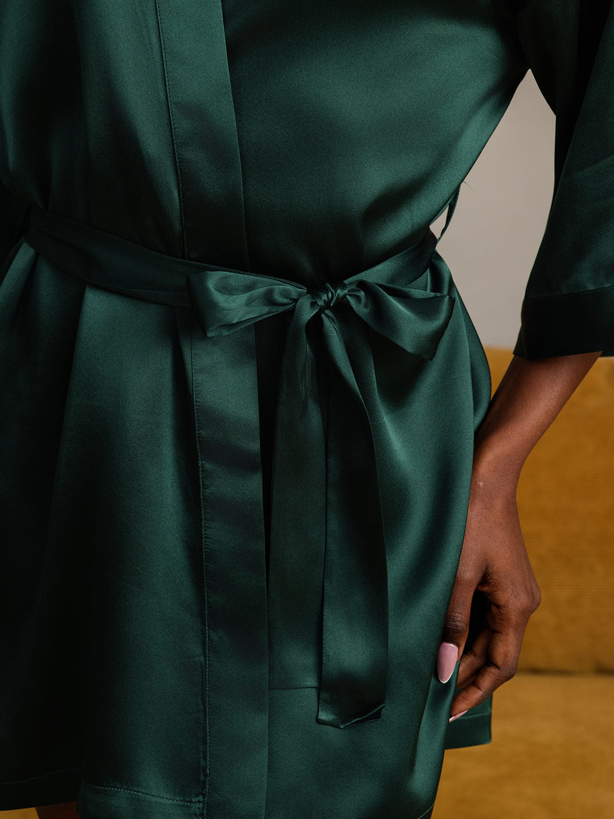 Glänzende reine Seiden Morgenmäntel für Frauen