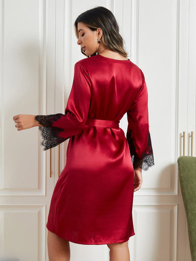 Elegante Morgenmäntel mit Gürtel aus reiner Seide und Spitzenmanschetten