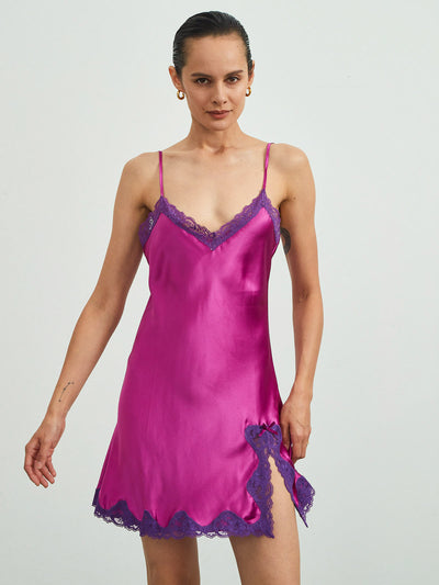 Nachthemd-Slip-Kleid aus reiner Seide mit Spitzenbesatz und geteiltem Saum