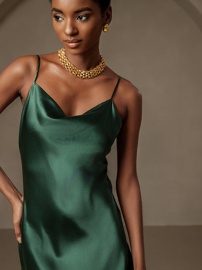 Reines Seidenkleid mit Spaghettiträgern und Schlitz