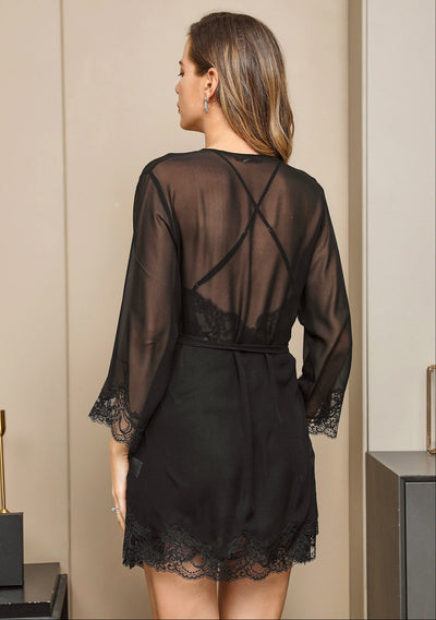 2-teiliges sexy Nachthemd mit Spitzenbesatz und Morgenmäntel aus reiner Seide mit Gürtel