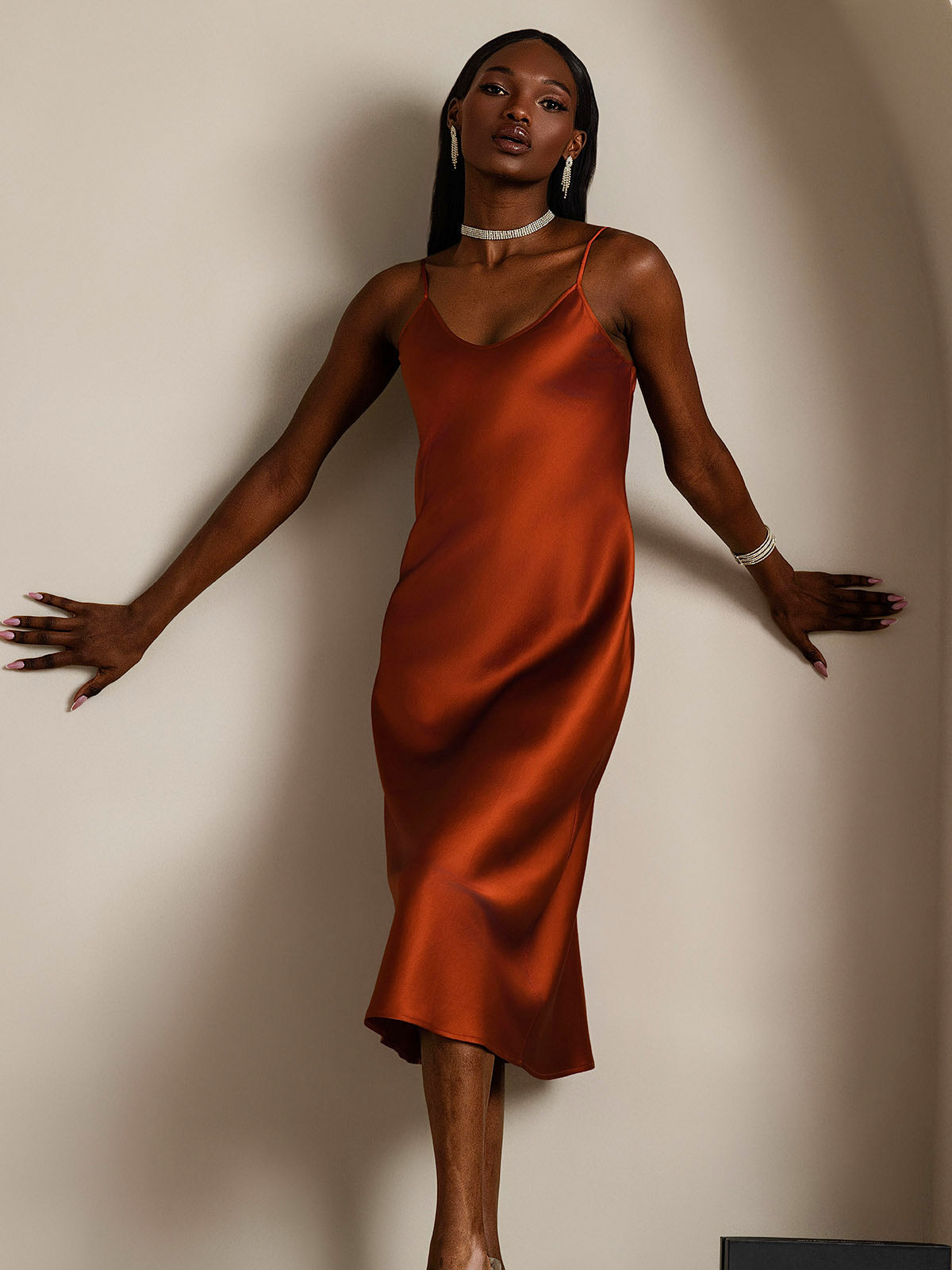 Klassisches langes Seiden-Nachthemd mit Spaghettiträgern