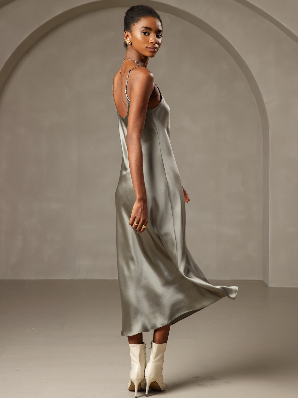 Klassisches langes Seiden-Nachthemd mit Spaghettiträgern