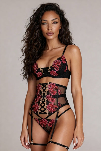 Spitzen-Set aus vier Teilen - DISTANCE