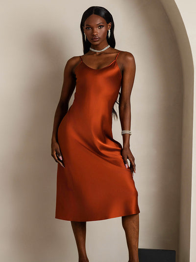 Klassisches langes Seiden-Nachthemd mit Spaghettiträgern